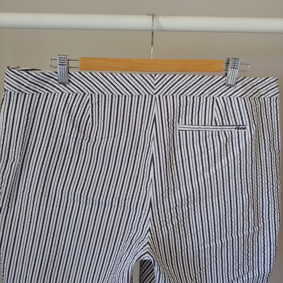 Izod Seersucker Cotton Striped Shorts Size 14 - Picture 5 of 10